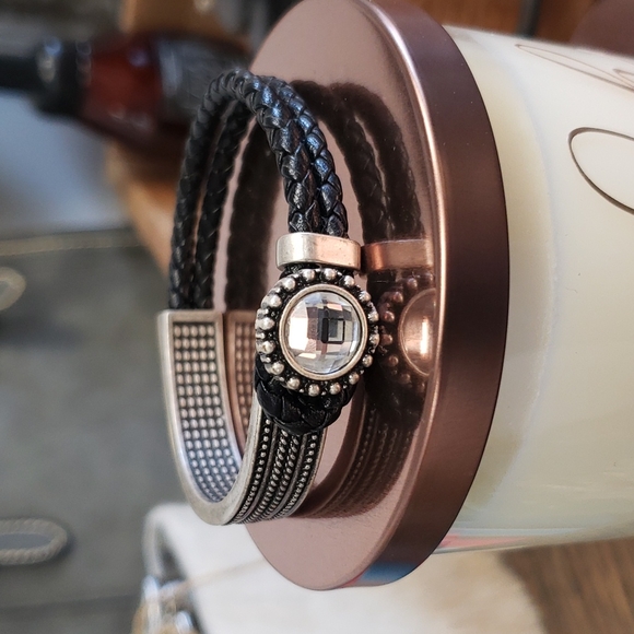 Jewelry - Leather and Silverstone metal bracelet